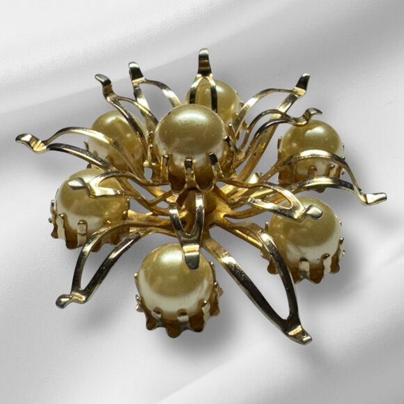 Vintage Coro Gold Tone Brooch Cream Colour Faux Pearls Floral - Picture 4 of 6